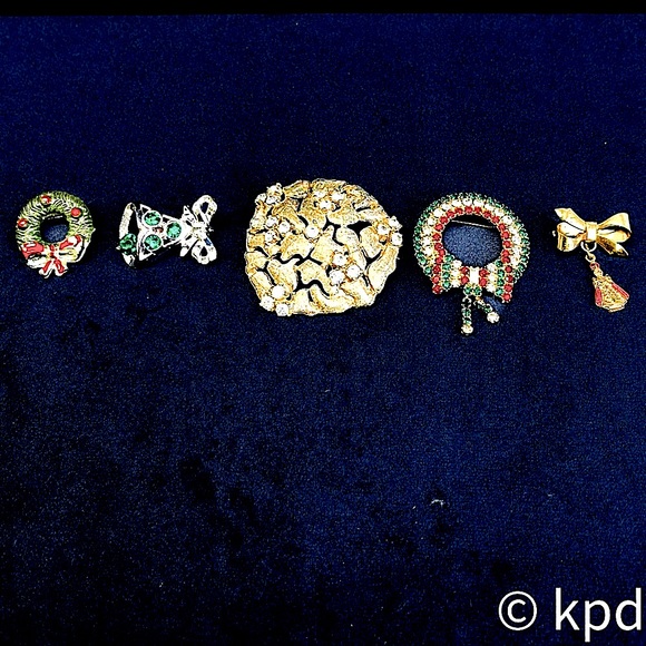Set of Vintage Christmas Brooches - Picture 1 of 12
